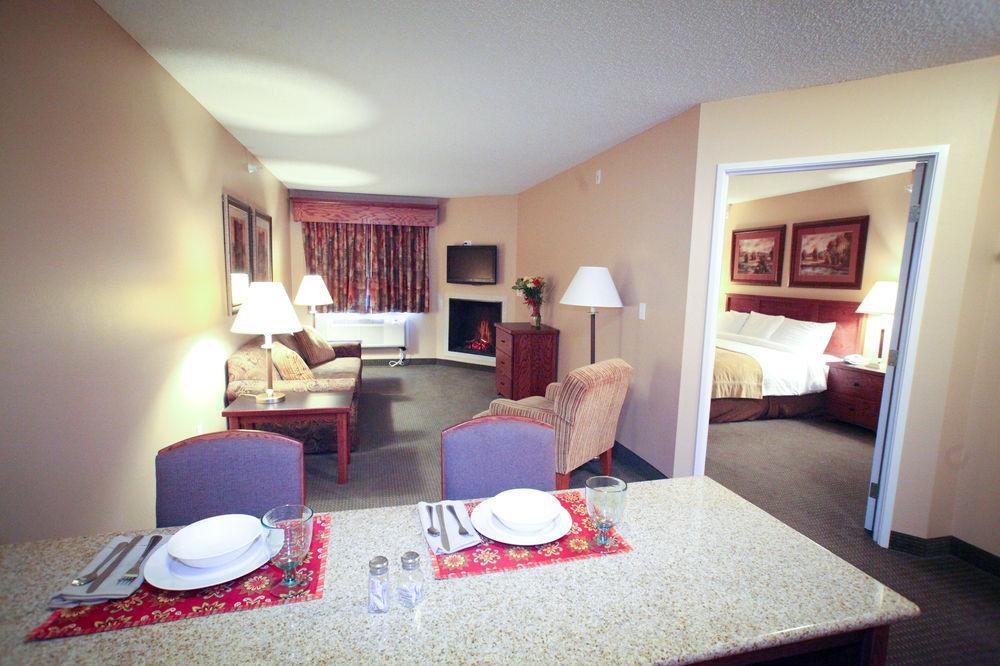 Grandstay Hotel & Suites Perham Buitenkant foto