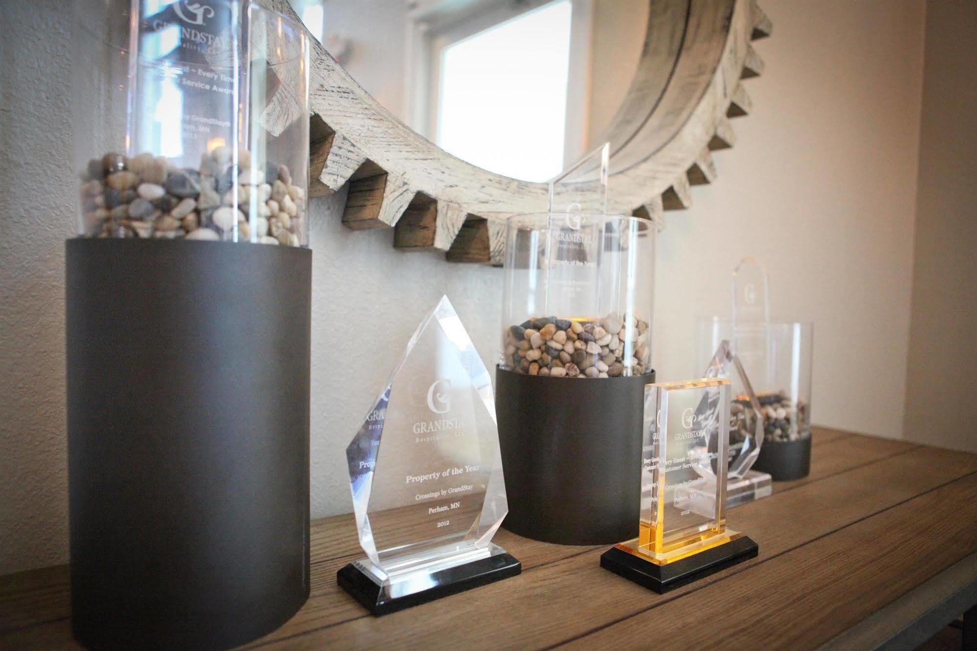 Grandstay Hotel & Suites Perham Buitenkant foto