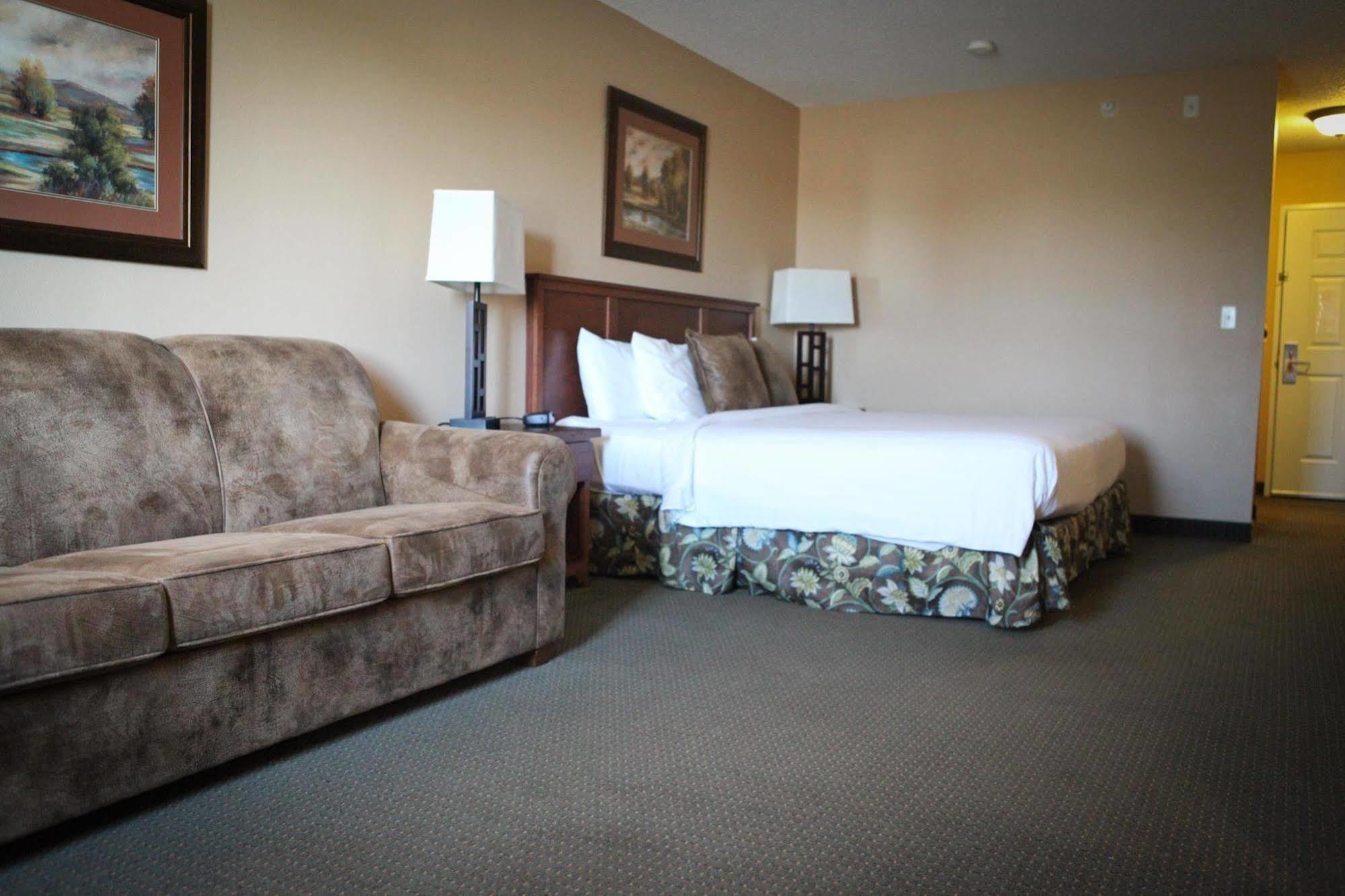Grandstay Hotel & Suites Perham Buitenkant foto