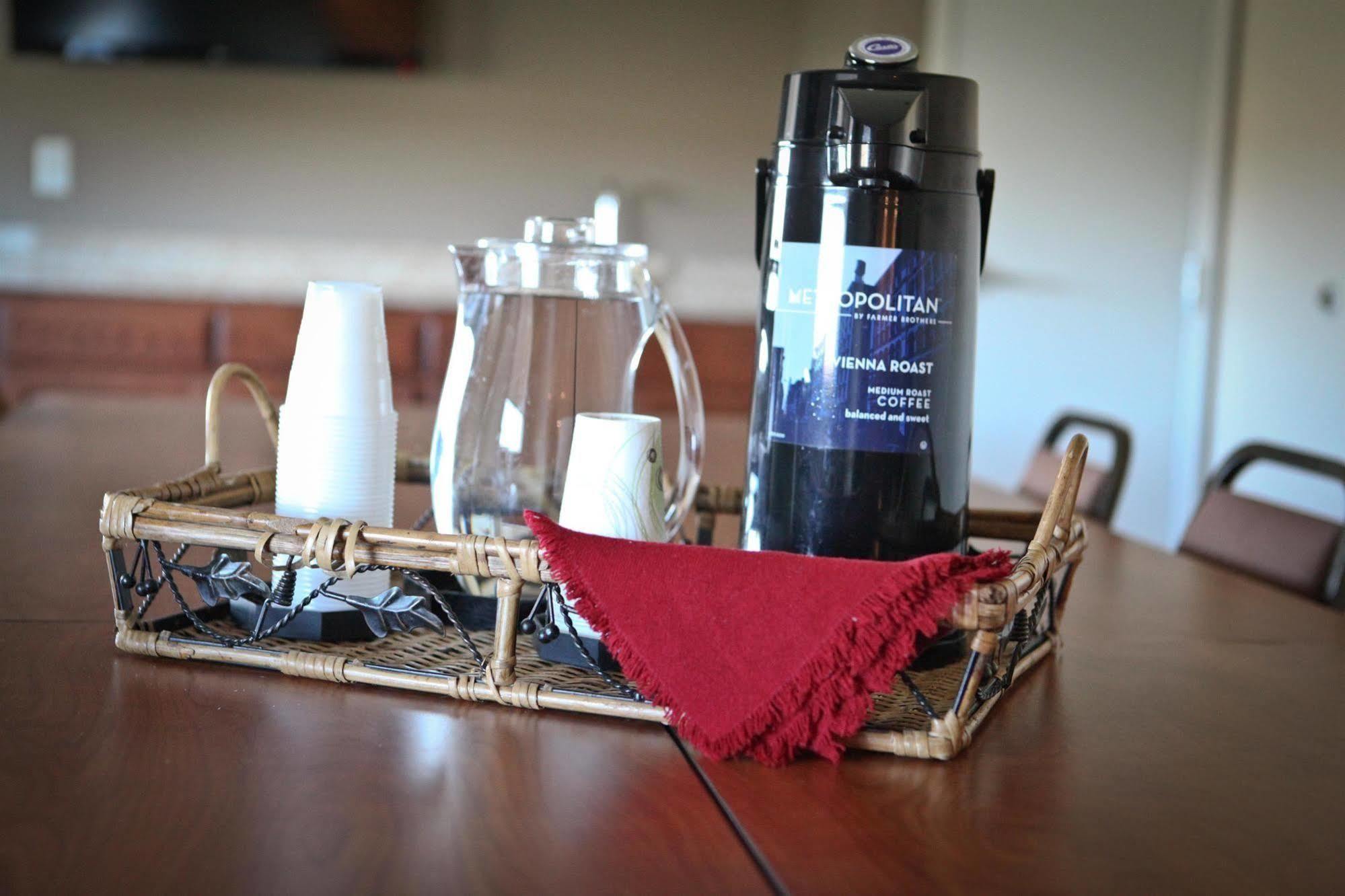Grandstay Hotel & Suites Perham Buitenkant foto