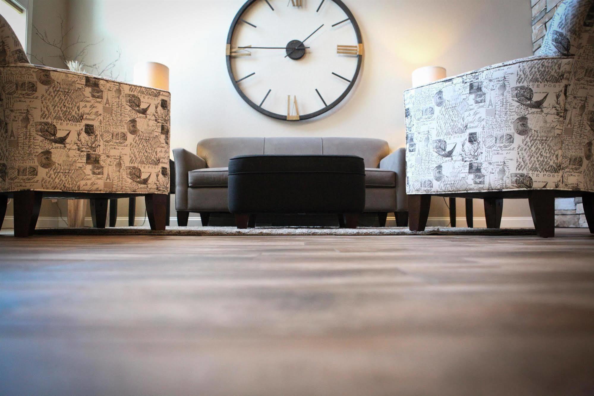 Grandstay Hotel & Suites Perham Buitenkant foto