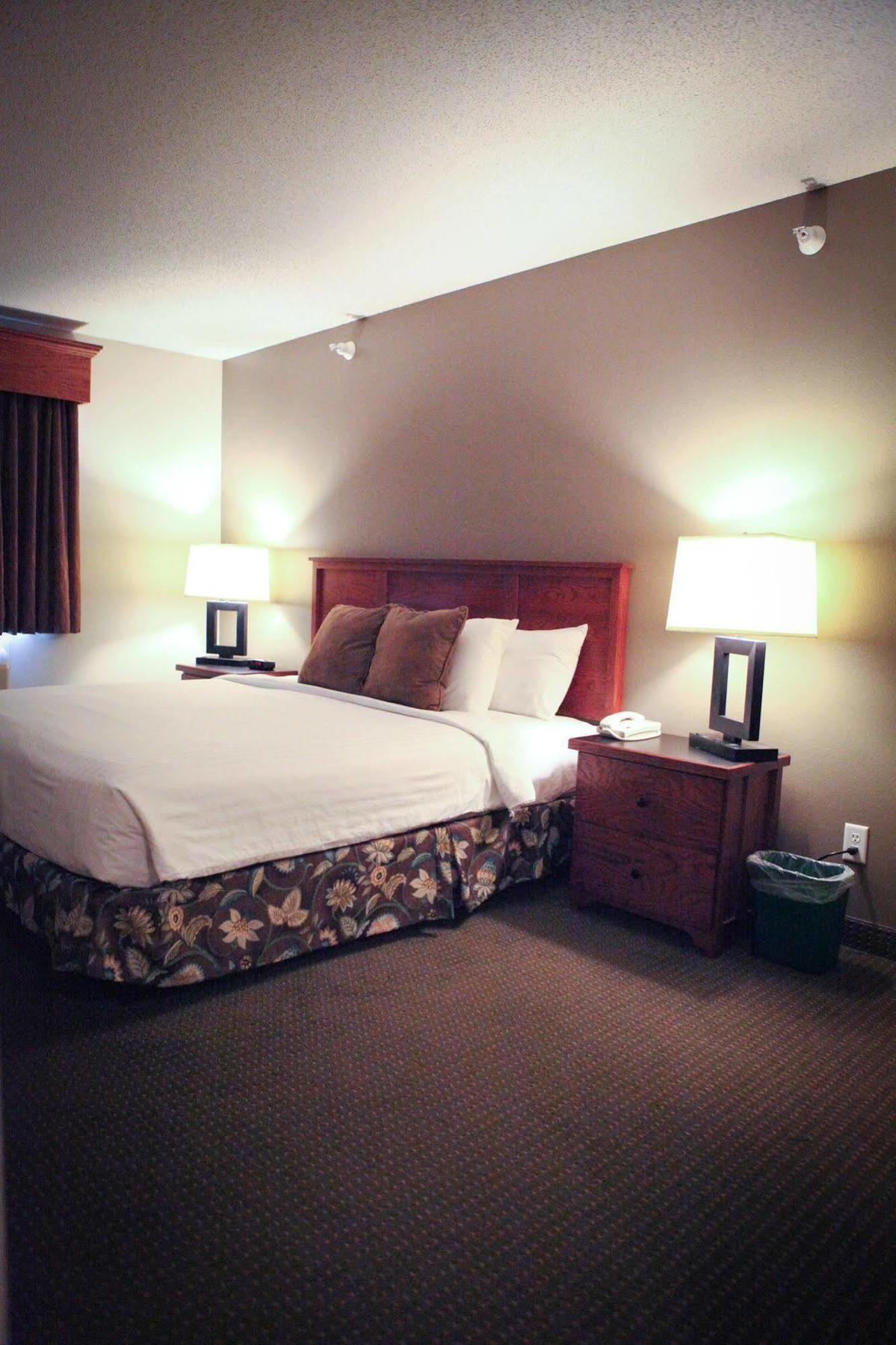 Grandstay Hotel & Suites Perham Buitenkant foto