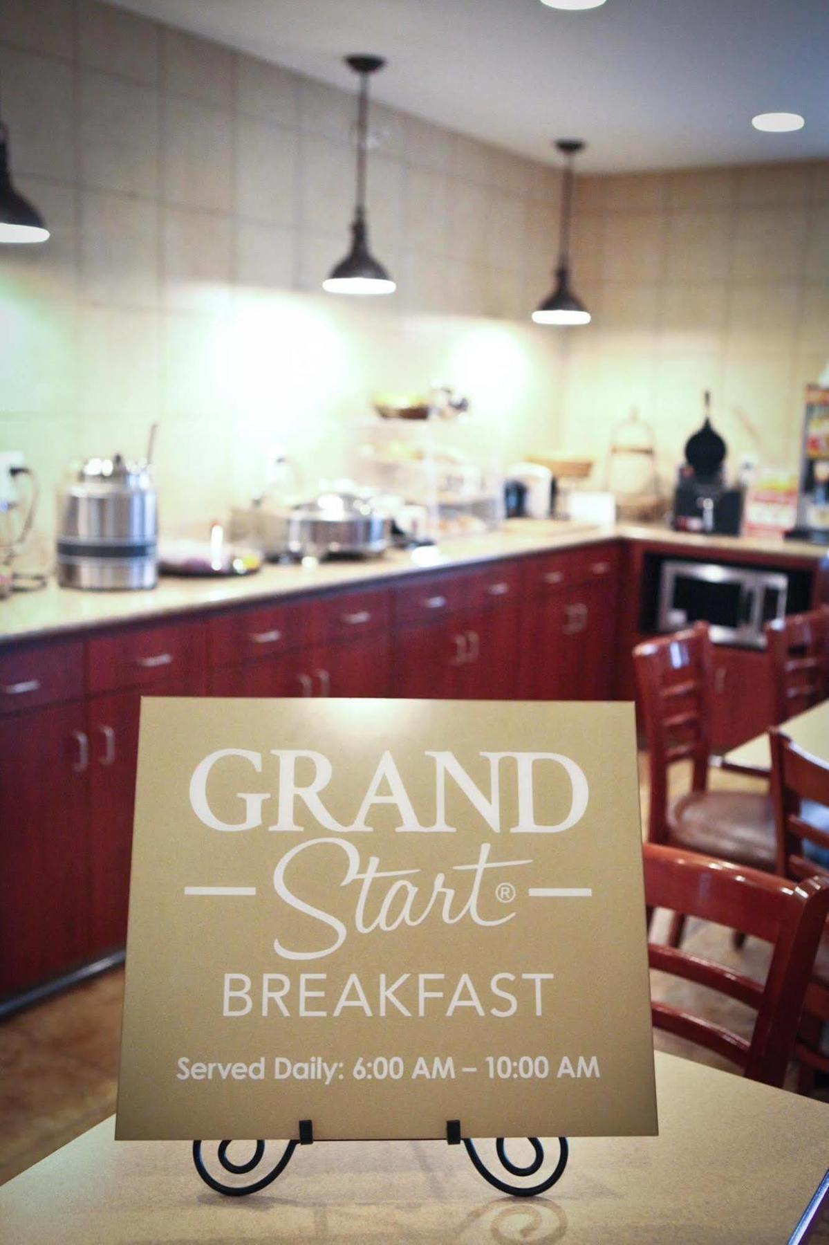 Grandstay Hotel & Suites Perham Buitenkant foto